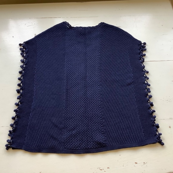 LILLY Pulitzer Keating navy blue pom Pom sweater caftan poncho XS - Picture 4 of 9